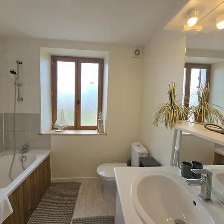 A Saint-meard-de-drone Avec Terrasse Et Piscine Partagee - Fr-1-616-469 * Villetoureix