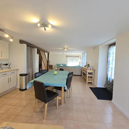 A Saint-meard-de-drone Avec Terrasse Et Piscine Partagee - Fr-1-616-469
