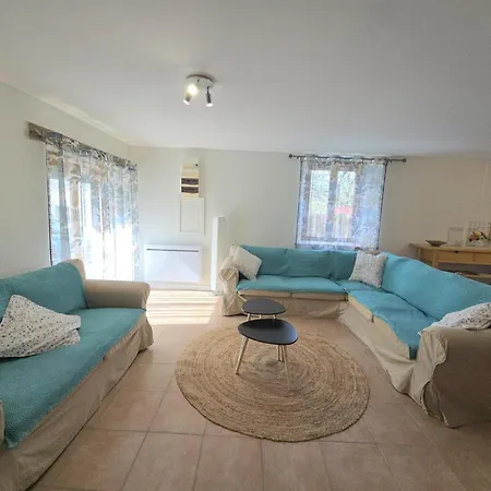 A Saint-meard-de-drone Avec Terrasse Et Piscine Partagee - Fr-1-616-469 Holiday home