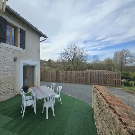 A Saint-meard-de-drone Avec Terrasse Et Piscine Partagee - Fr-1-616-469 *